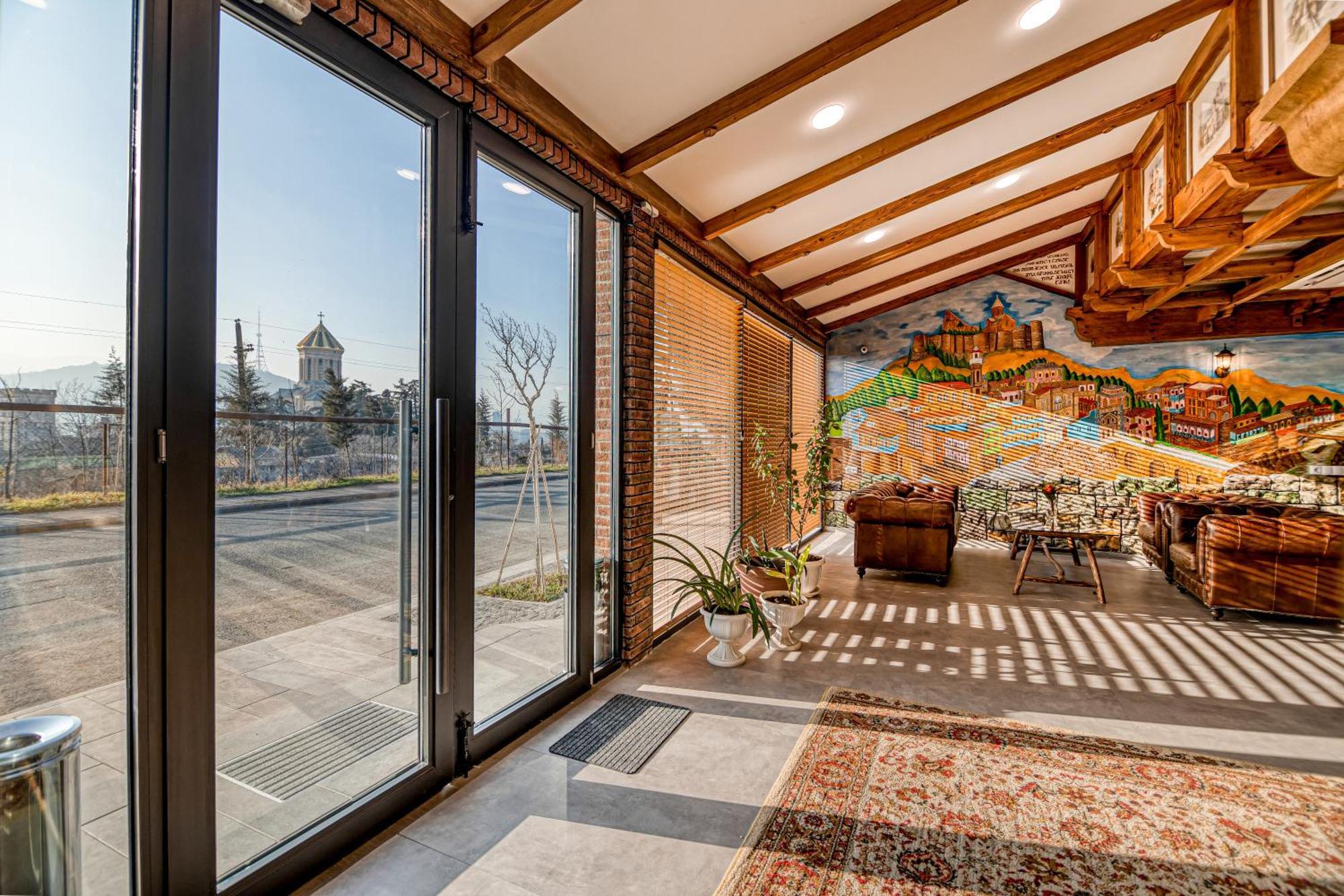 Ivy Hotel Тбілісі Екстер'єр фото