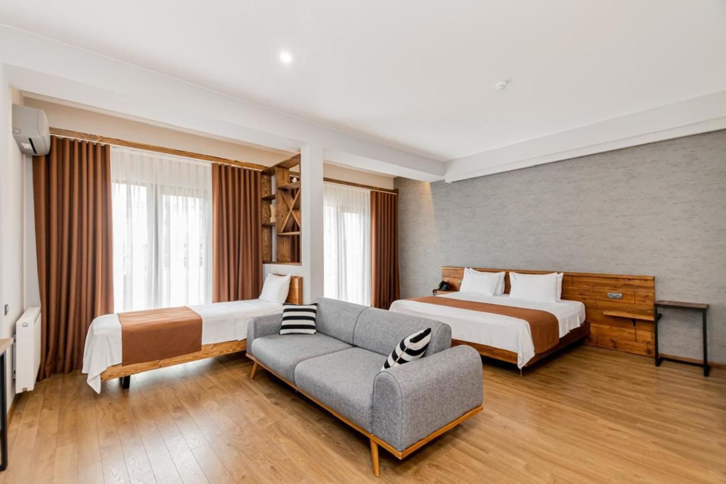 Ivy Hotel Тбілісі Екстер'єр фото
